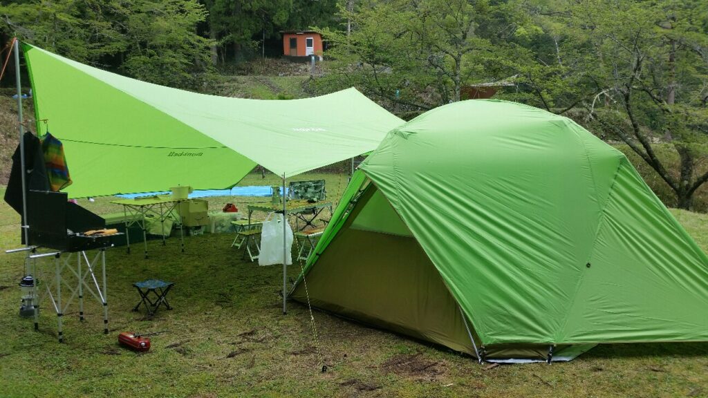小川張り-テント横並び
