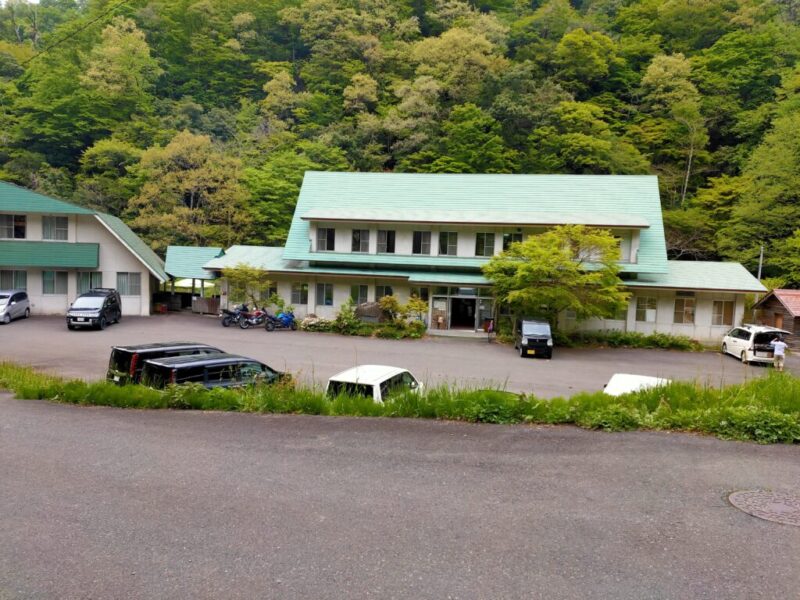 山王谷キャンプ場(たんぽり荘)-管理棟+駐車場