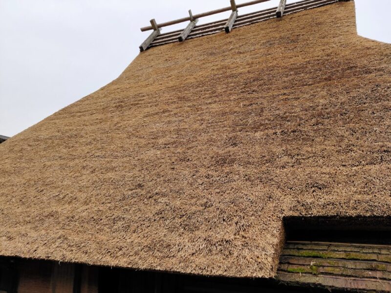 京都美山かやぶきの里-茅葺屋根